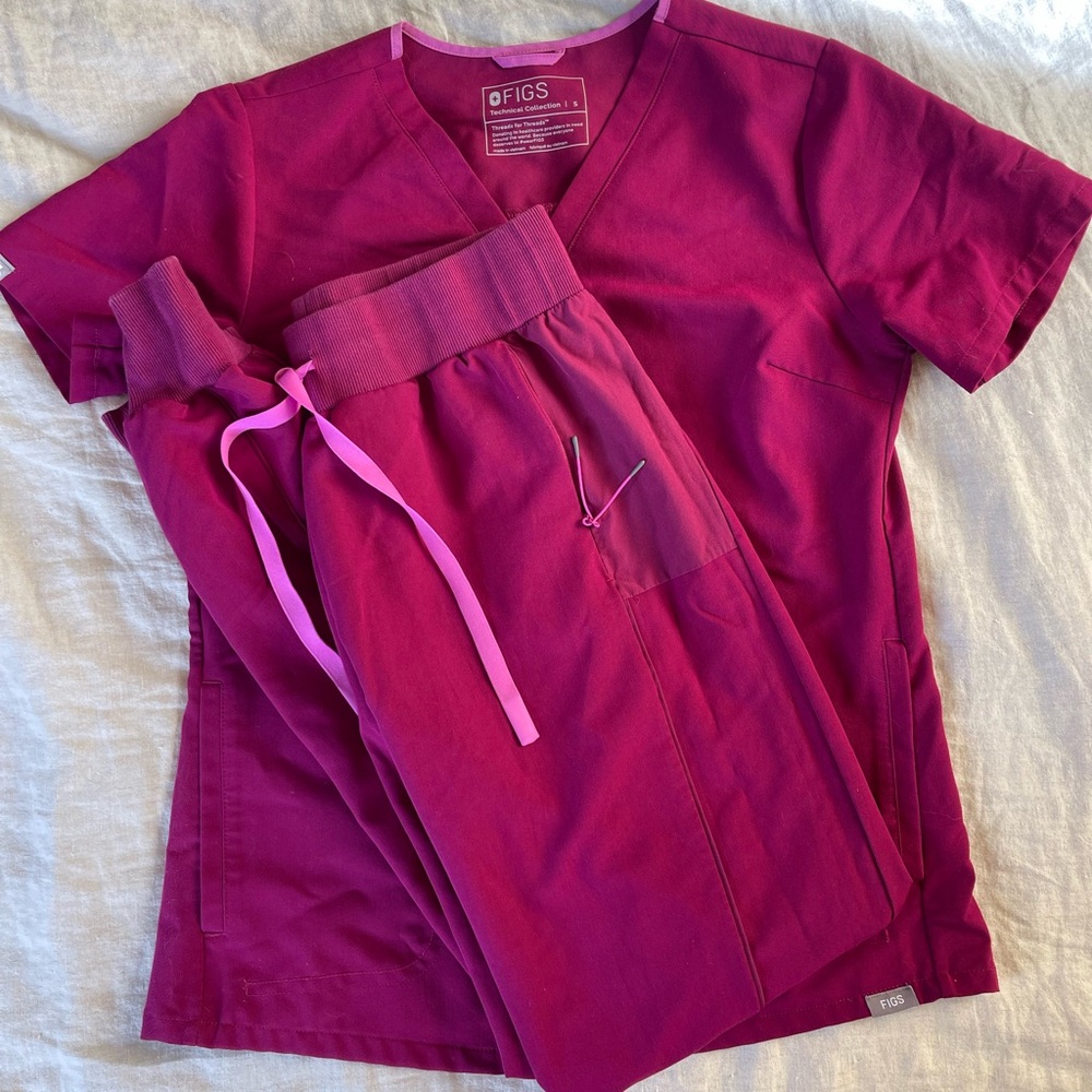 FIGS Dark Magenta Set